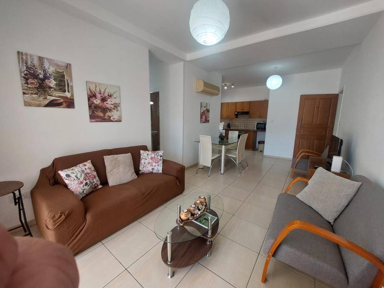 Sunny 2 Bedroom Larnaca Center Εξωτερικό φωτογραφία