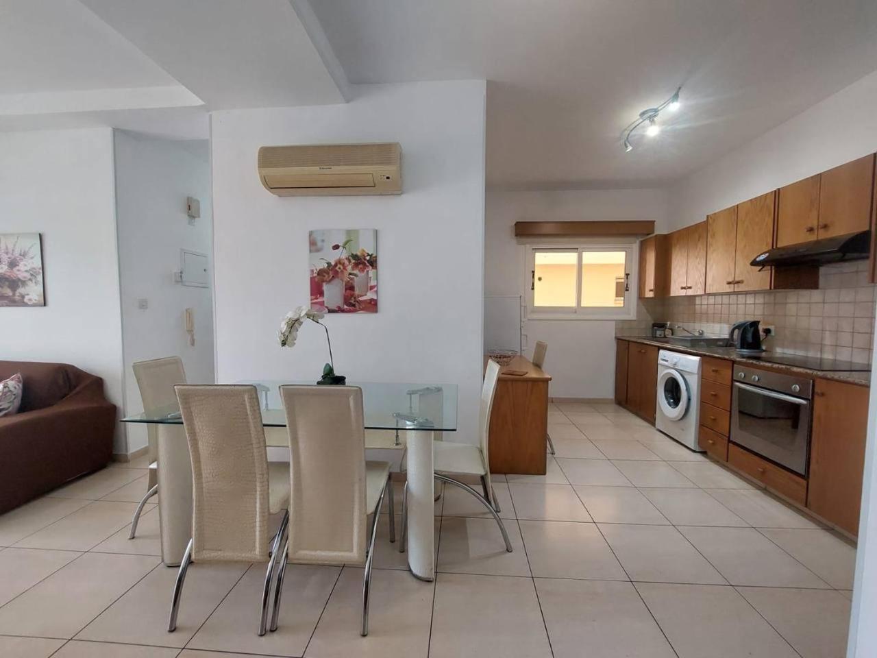 Sunny 2 Bedroom Larnaca Center Εξωτερικό φωτογραφία