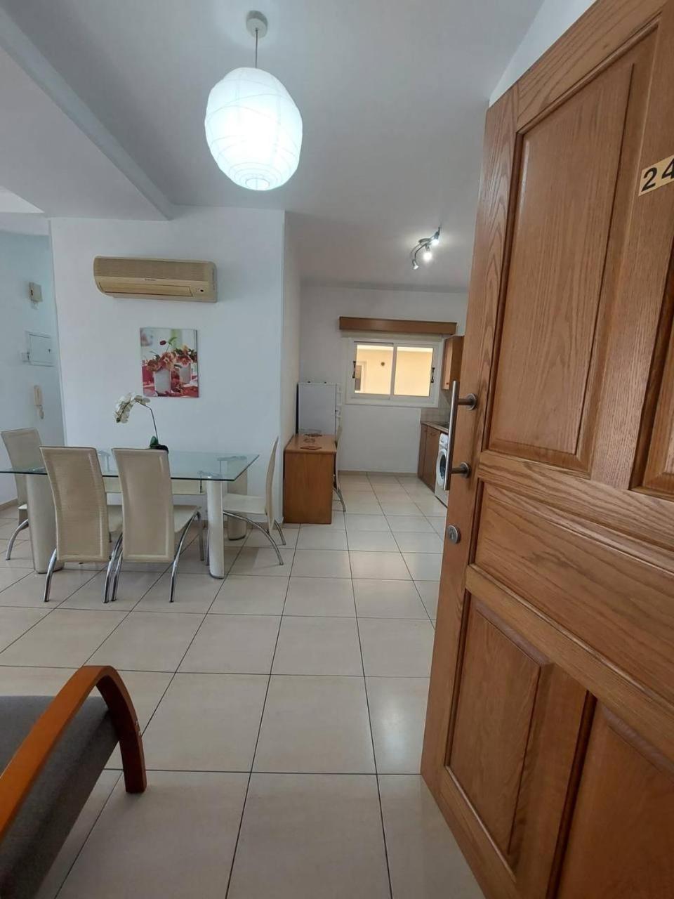 Sunny 2 Bedroom Larnaca Center Εξωτερικό φωτογραφία